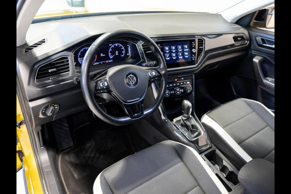 Volkswagen T-Roc 1.5 TSI Sport / 150pk / Panorama dak / Trekhaak / Achteruitrij camera /