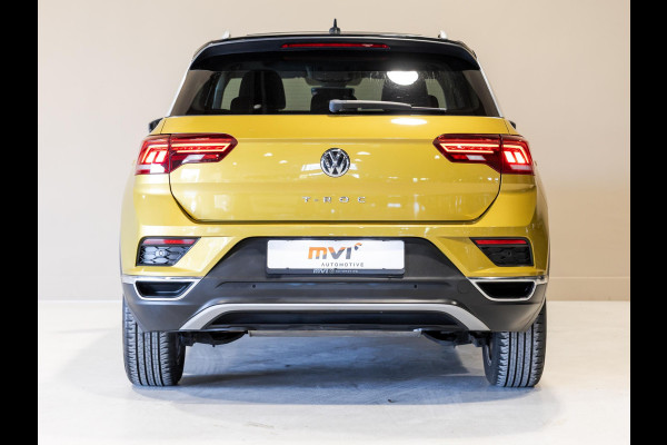 Volkswagen T-Roc 1.5 TSI Sport / 150pk / Panorama dak / Trekhaak / Achteruitrij camera /