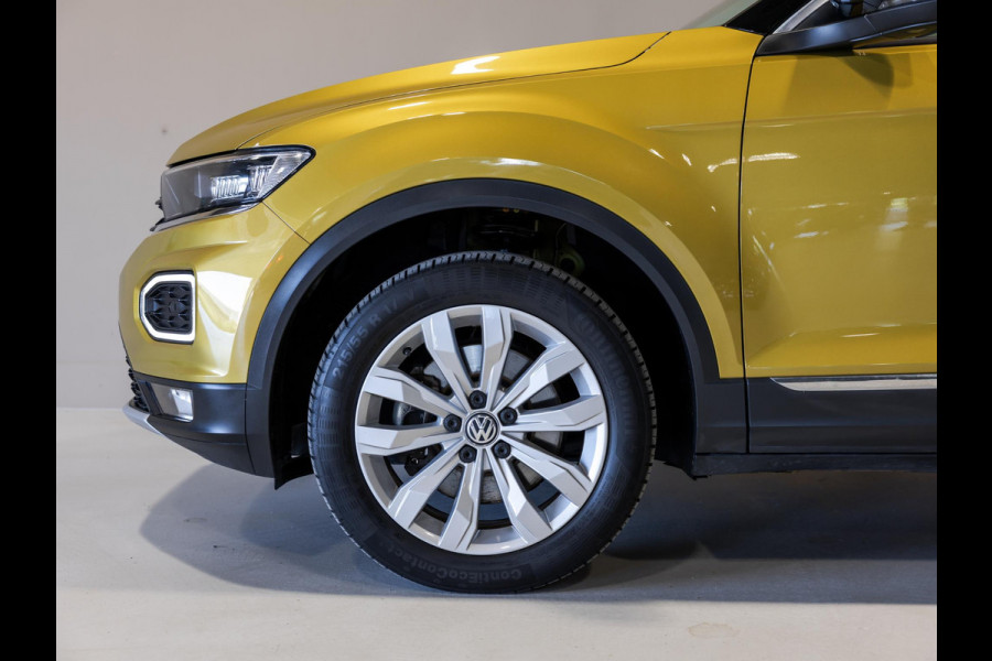 Volkswagen T-Roc 1.5 TSI Sport / 150pk / Panorama dak / Trekhaak / Achteruitrij camera /