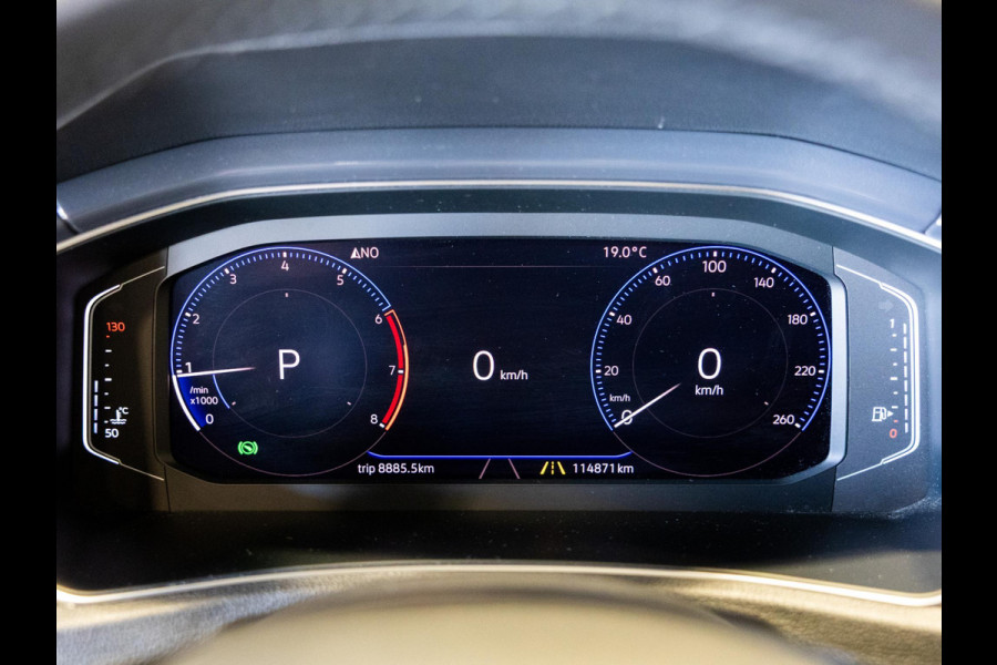 Volkswagen T-Roc 1.5 TSI Sport / 150pk / Panorama dak / Trekhaak / Achteruitrij camera /