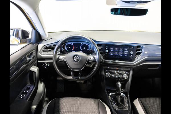 Volkswagen T-Roc 1.5 TSI Sport / 150pk / Panorama dak / Trekhaak / Achteruitrij camera /