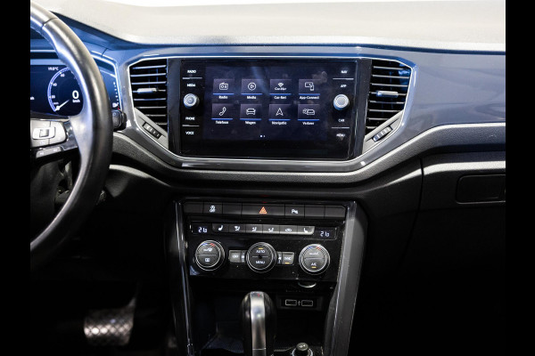 Volkswagen T-Roc 1.5 TSI Sport / 150pk / Panorama dak / Trekhaak / Achteruitrij camera /