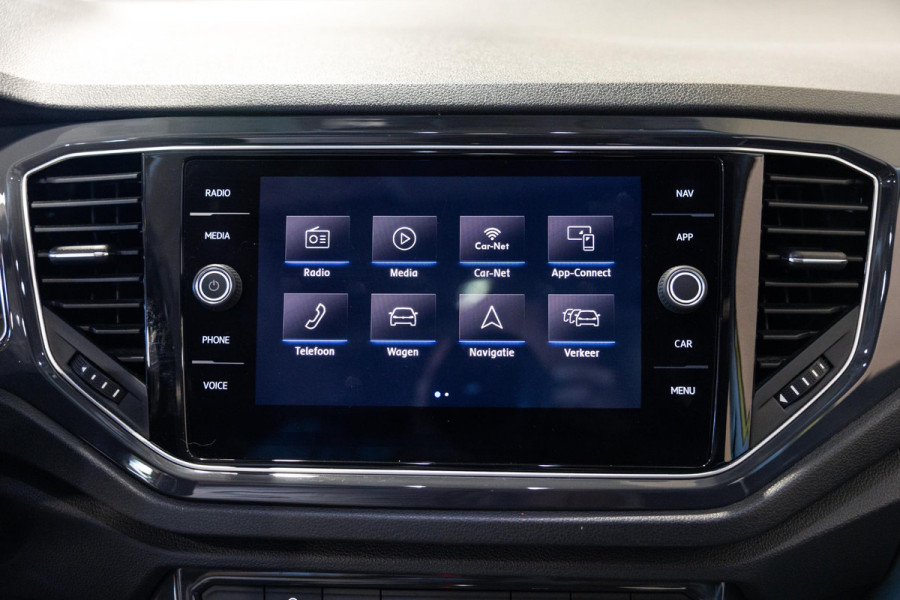 Volkswagen T-Roc 1.5 TSI Sport / 150pk / Panorama dak / Trekhaak / Achteruitrij camera /