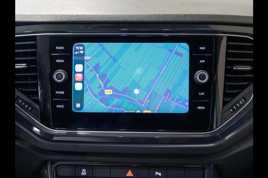 Volkswagen T-Roc 1.5 TSI Sport / 150pk / Panorama dak / Trekhaak / Achteruitrij camera /