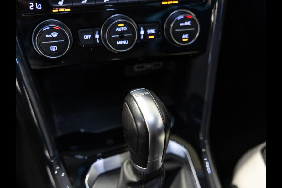 Volkswagen T-Roc 1.5 TSI Sport / 150pk / Panorama dak / Trekhaak / Achteruitrij camera /