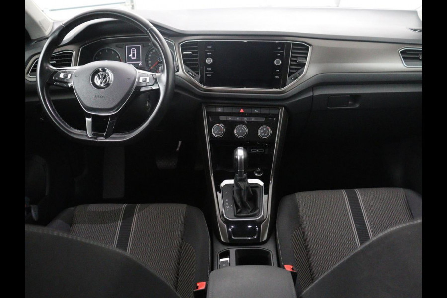 Volkswagen T-Roc 1.5 Tsi Style | Panoramadak | Adaptive cruise | Carplay | Navigatie | Carplay | Park assist | Airco | Trekhaak | 16" velgen