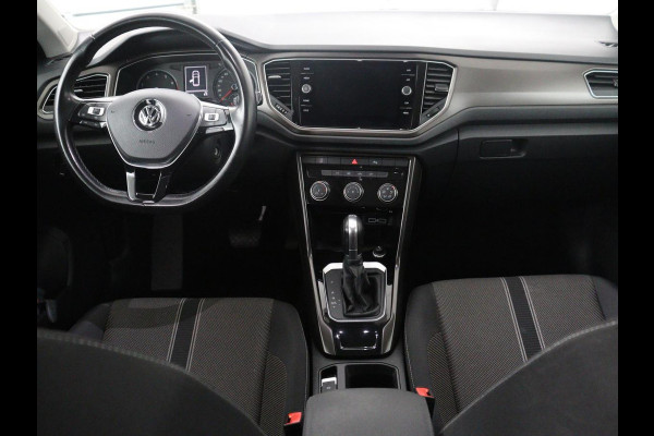 Volkswagen T-Roc 1.5 Tsi Style | Panoramadak | Adaptive cruise | Carplay | Navigatie | Carplay | Park assist | Airco | Trekhaak | 16" velgen