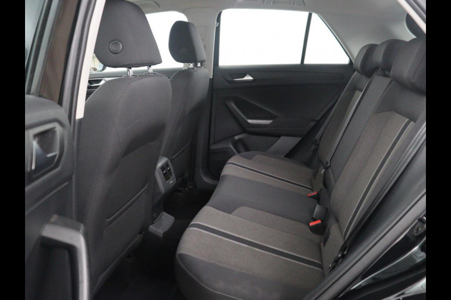 Volkswagen T-Roc 1.5 Tsi Style | Panoramadak | Adaptive cruise | Carplay | Navigatie | Carplay | Park assist | Airco | Trekhaak | 16" velgen