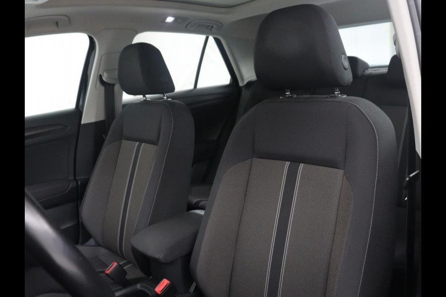 Volkswagen T-Roc 1.5 Tsi Style | Panoramadak | Adaptive cruise | Carplay | Navigatie | Carplay | Park assist | Airco | Trekhaak | 16" velgen