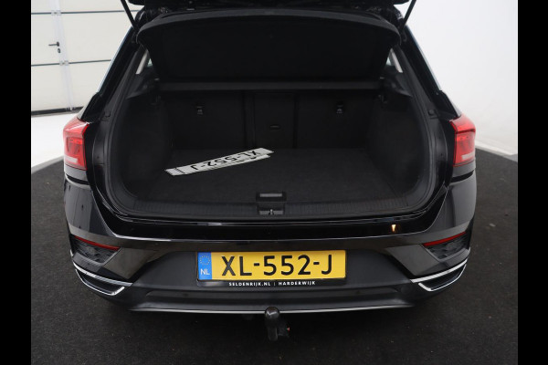 Volkswagen T-Roc 1.5 Tsi Style | Panoramadak | Adaptive cruise | Carplay | Navigatie | Carplay | Park assist | Airco | Trekhaak | 16" velgen
