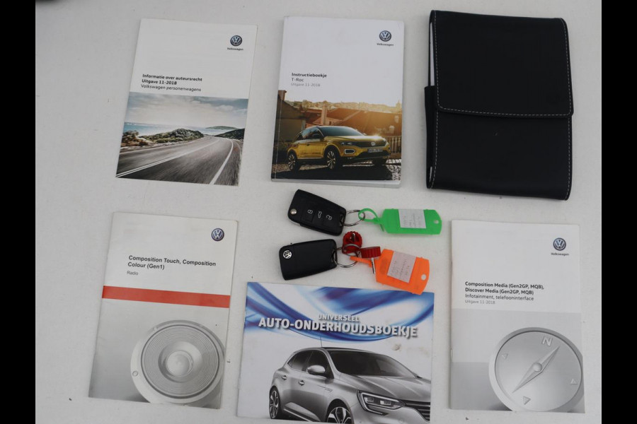 Volkswagen T-Roc 1.5 Tsi Style | Panoramadak | Adaptive cruise | Carplay | Navigatie | Carplay | Park assist | Airco | Trekhaak | 16" velgen