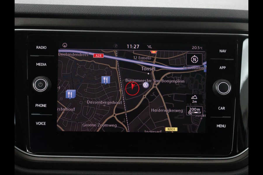 Volkswagen T-Roc 1.5 Tsi Style | Panoramadak | Adaptive cruise | Carplay | Navigatie | Carplay | Park assist | Airco | Trekhaak | 16" velgen