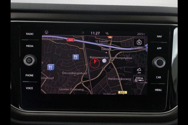 Volkswagen T-Roc 1.5 Tsi Style | Panoramadak | Adaptive cruise | Carplay | Navigatie | Carplay | Park assist | Airco | Trekhaak | 16" velgen