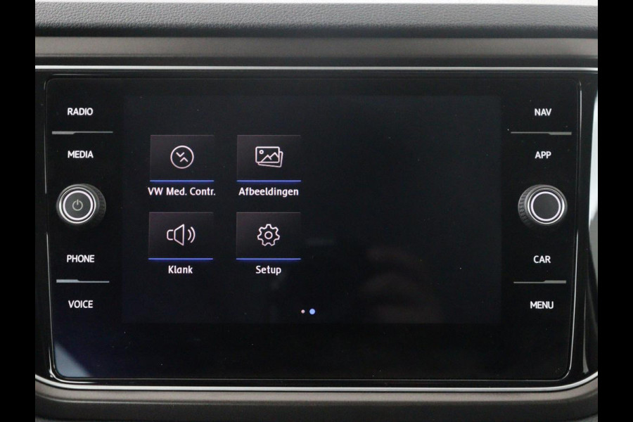 Volkswagen T-Roc 1.5 Tsi Style | Panoramadak | Adaptive cruise | Carplay | Navigatie | Carplay | Park assist | Airco | Trekhaak | 16" velgen