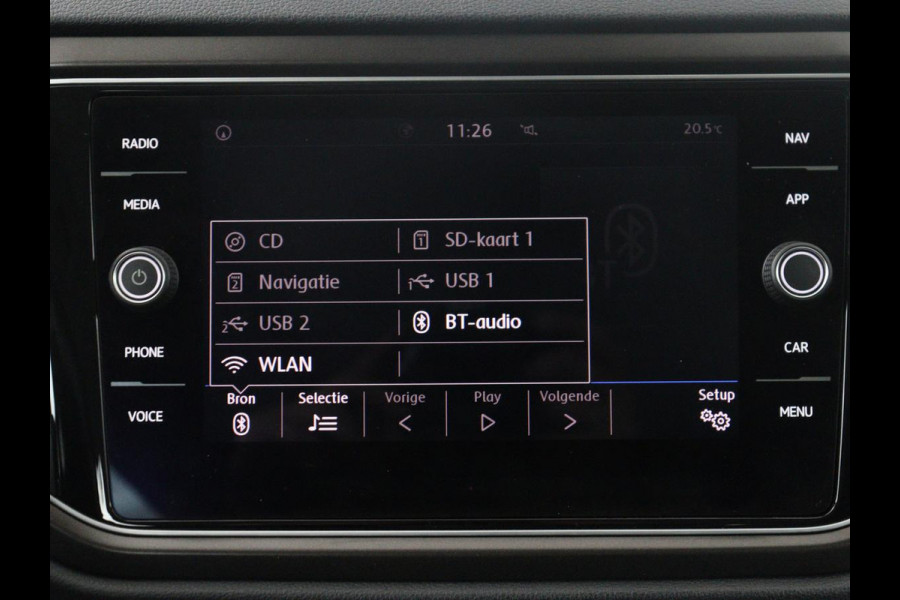 Volkswagen T-Roc 1.5 Tsi Style | Panoramadak | Adaptive cruise | Carplay | Navigatie | Carplay | Park assist | Airco | Trekhaak | 16" velgen