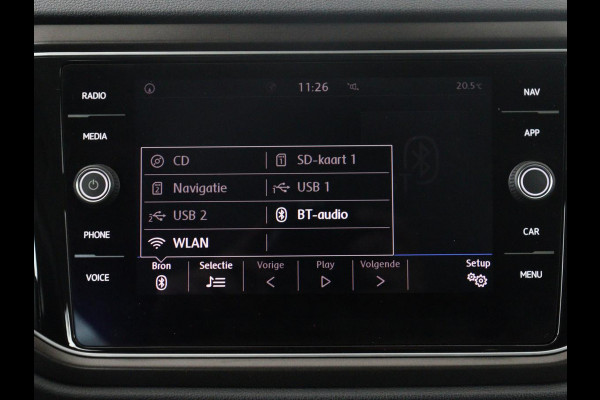 Volkswagen T-Roc 1.5 Tsi Style | Panoramadak | Adaptive cruise | Carplay | Navigatie | Carplay | Park assist | Airco | Trekhaak | 16" velgen