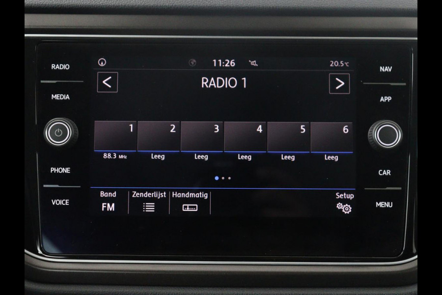 Volkswagen T-Roc 1.5 Tsi Style | Panoramadak | Adaptive cruise | Carplay | Navigatie | Carplay | Park assist | Airco | Trekhaak | 16" velgen