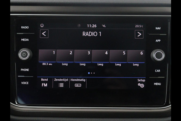 Volkswagen T-Roc 1.5 Tsi Style | Panoramadak | Adaptive cruise | Carplay | Navigatie | Carplay | Park assist | Airco | Trekhaak | 16" velgen