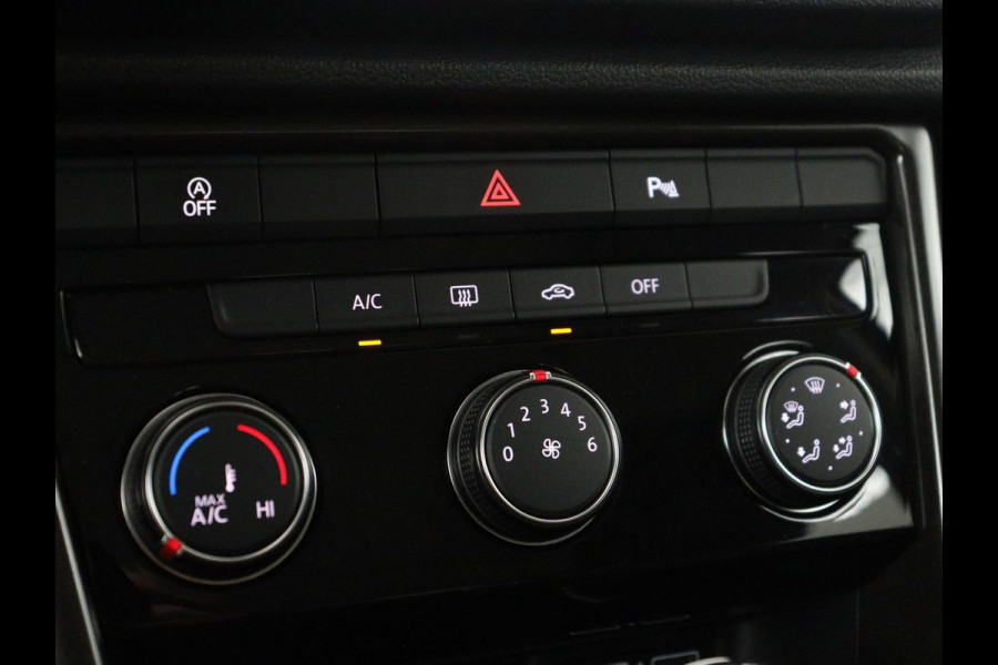 Volkswagen T-Roc 1.5 Tsi Style | Panoramadak | Adaptive cruise | Carplay | Navigatie | Carplay | Park assist | Airco | Trekhaak | 16" velgen
