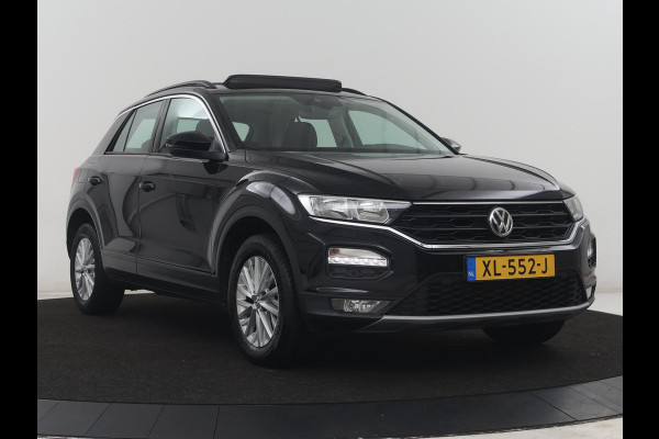 Volkswagen T-Roc 1.5 Tsi Style | Panoramadak | Adaptive cruise | Carplay | Navigatie | Carplay | Park assist | Airco | Trekhaak | 16" velgen