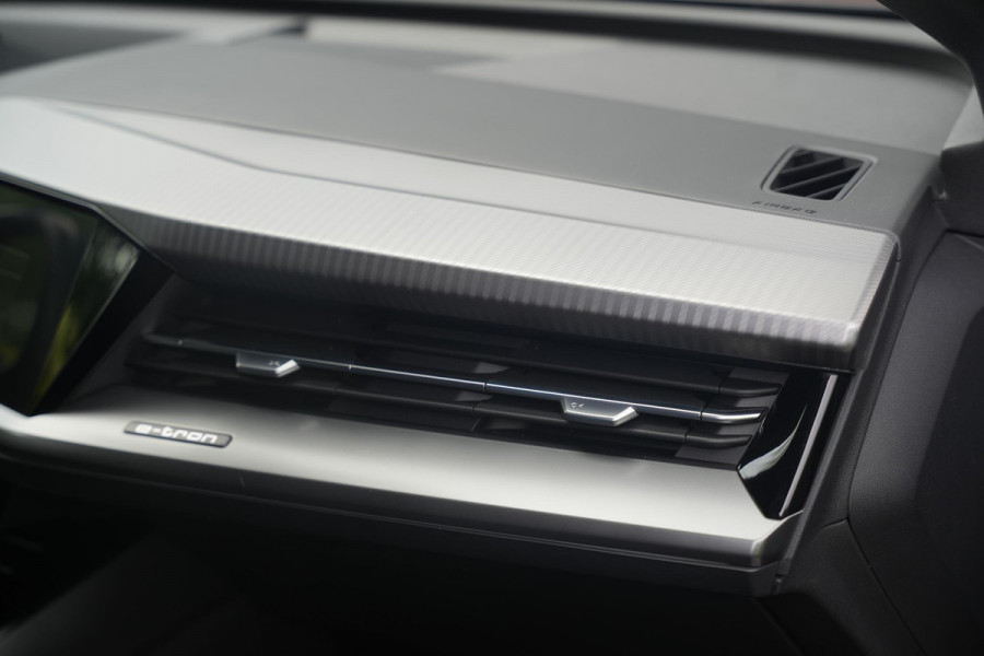 Audi Q4 e-tron 35 Launch edition Advanced 55 kWh Verkeersbord detectie Koplampreiniging Trekhaak uitklapbaar DAB Parkeersensoren voor en achter 20"L.M.