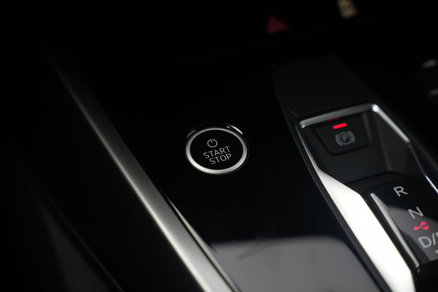 Audi Q4 e-tron 35 Launch edition Advanced 55 kWh Verkeersbord detectie Koplampreiniging Trekhaak uitklapbaar DAB Parkeersensoren voor en achter 20"L.M.
