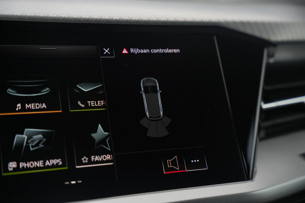 Audi Q4 e-tron 35 Launch edition Advanced 55 kWh Verkeersbord detectie Koplampreiniging Trekhaak uitklapbaar DAB Parkeersensoren voor en achter 20"L.M.