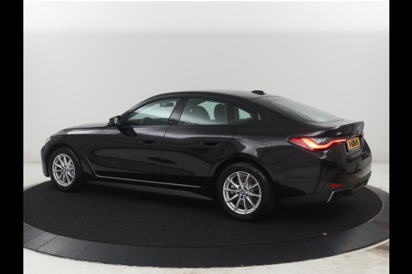 BMW i4 eDrive40 High Executive 84 kWh | SOH 98,7% | Leder | Adaptive cruise | Dodehoek detectie | Head-up | Stoelverwarming | Sfeerverlichting | Carplay | 3 zone klimaat | Camera | Park assist | Elektrische achterklep