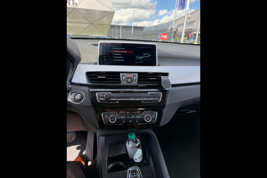 BMW X1 sDrive18i Executive Edition | Stoelverwarming | Head-Up Display | Cruise Control | Parkeersensoren | Navigatie | Keyless | LED | HIFI | Elektrische Achterklep | NAP | Automaat | Dealer Onderhouden