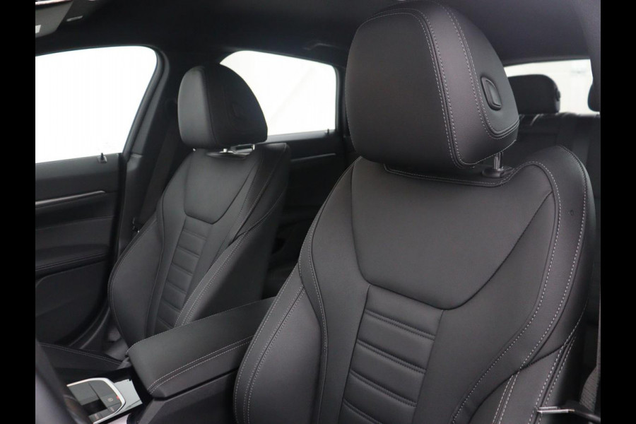 BMW i4 eDrive40 High Executive 84 kWh | SOH 98,7% | Leder | Adaptive cruise | Dodehoek detectie | Head-up | Stoelverwarming | Sfeerverlichting | Carplay | 3 zone klimaat | Camera | Park assist | Elektrische achterklep