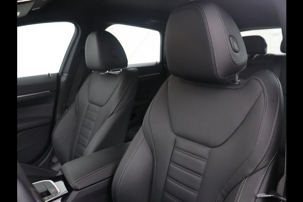 BMW i4 eDrive40 High Executive 84 kWh | SOH 98,7% | Leder | Adaptive cruise | Dodehoek detectie | Head-up | Stoelverwarming | Sfeerverlichting | Carplay | 3 zone klimaat | Camera | Park assist | Elektrische achterklep