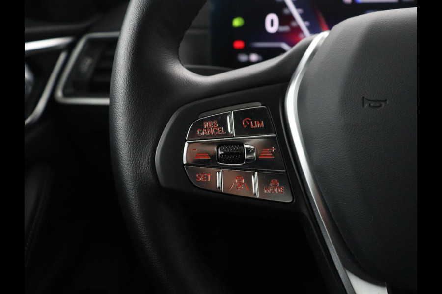 BMW i4 eDrive40 High Executive 84 kWh | SOH 98,7% | Leder | Adaptive cruise | Dodehoek detectie | Head-up | Stoelverwarming | Sfeerverlichting | Carplay | 3 zone klimaat | Camera | Park assist | Elektrische achterklep