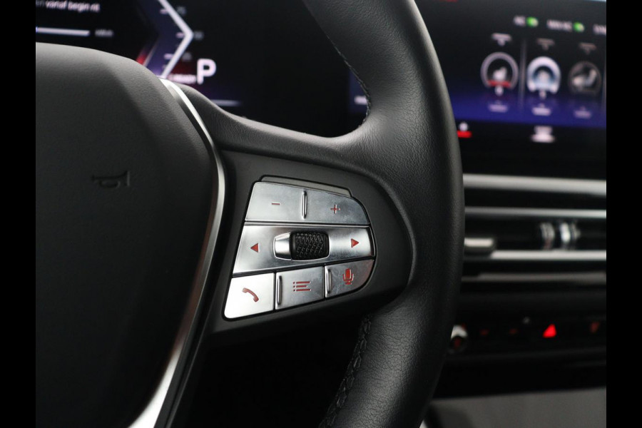 BMW i4 eDrive40 High Executive 84 kWh | SOH 98,7% | Leder | Adaptive cruise | Dodehoek detectie | Head-up | Stoelverwarming | Sfeerverlichting | Carplay | 3 zone klimaat | Camera | Park assist | Elektrische achterklep