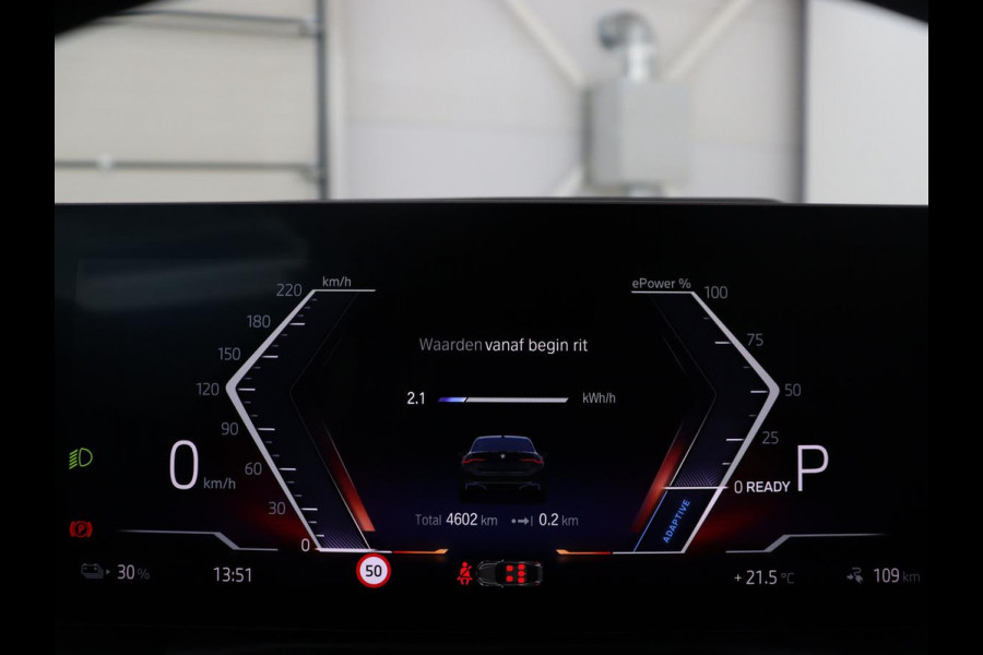 BMW i4 eDrive40 High Executive 84 kWh | SOH 98,7% | Leder | Adaptive cruise | Dodehoek detectie | Head-up | Stoelverwarming | Sfeerverlichting | Carplay | 3 zone klimaat | Camera | Park assist | Elektrische achterklep