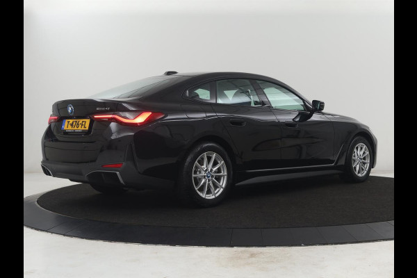 BMW i4 eDrive40 High Executive 84 kWh | SOH 98,7% | Leder | Adaptive cruise | Dodehoek detectie | Head-up | Stoelverwarming | Sfeerverlichting | Carplay | 3 zone klimaat | Camera | Park assist | Elektrische achterklep