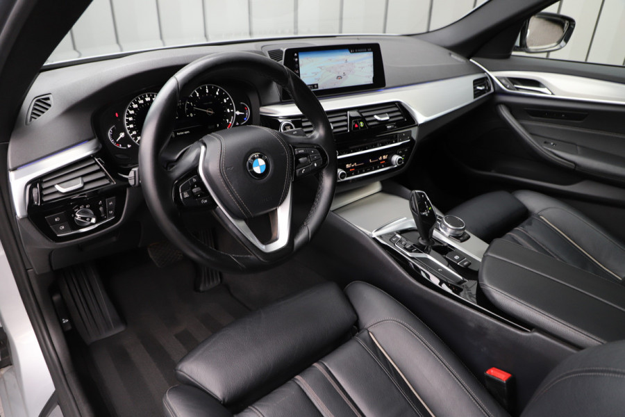 BMW 5 Serie 520i High Executive Aut8 | 184PK | Panoramadak | Sfeerverlichting | Comfortstoelen + Memory | Vol leder | Zonnenschermen | Camer