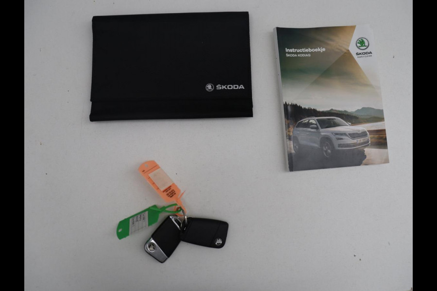 Škoda Kodiaq 1.5 TSI Sportline Business | Leder/alcantara | Memory | Cruise control | Stuur/stoel verwarming | Canton Sound | Carplay | Carplay | Camera | Park assist | Trekhaak | Elektrische achterklep