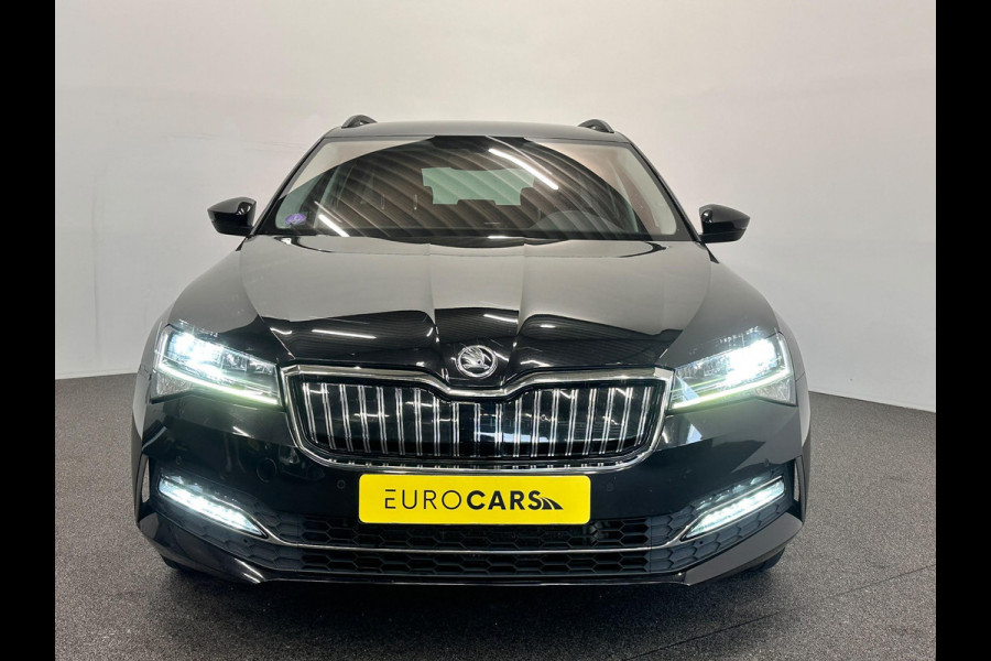 Škoda Superb Combi 1.4 TSI iV Business Edition PHEV Automaat Navigatie Stoelverwarming Voor en Achter Draadloze Telefoonlader Stuurverwarming Cruise Control Elektrisch Verstelbare Stoelen Apple CarPlay