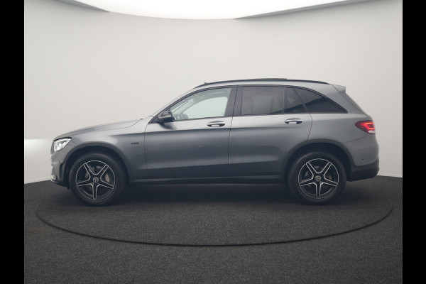Mercedes-Benz GLC 300e 4MATIC Business Solution AMG PHEV 313pk Dealer O.H. | Trekhaak Af Fabriek | Panodak | Multi Beam LED | Alcantara Sportstoelen Verwarmd | Blis | Camera | Keyless | Sfeerverlichting | Apple Carplay | Navigatie | DAB | Cruise Control | Plug In Hybrid |