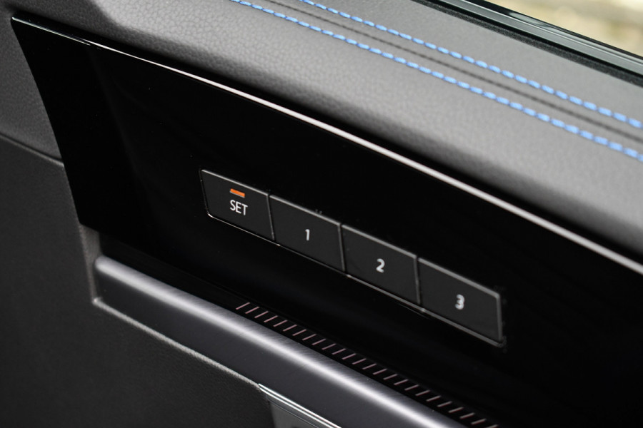 Volkswagen Touareg 3.0 TSi eHybrid 4M R Trekh DynAudio Stoel-koel Massage HUD 360