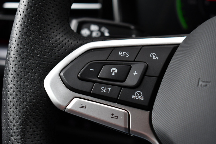 Volkswagen Touareg 3.0 TSi eHybrid 4M R Trekh DynAudio Stoel-koel Massage HUD 360
