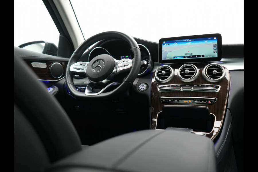 Mercedes-Benz GLC 300e 4MATIC Business Solution AMG PHEV 313pk Dealer O.H. | Trekhaak Af Fabriek | Panodak | Multi Beam LED | Alcantara Sportstoelen Verwarmd | Blis | Camera | Keyless | Sfeerverlichting | Apple Carplay | Navigatie | DAB | Cruise Control | Plug In Hybrid |