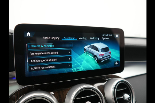 Mercedes-Benz GLC 300e 4MATIC Business Solution AMG PHEV 313pk Dealer O.H. | Trekhaak Af Fabriek | Panodak | Multi Beam LED | Alcantara Sportstoelen Verwarmd | Blis | Camera | Keyless | Sfeerverlichting | Apple Carplay | Navigatie | DAB | Cruise Control | Plug In Hybrid |