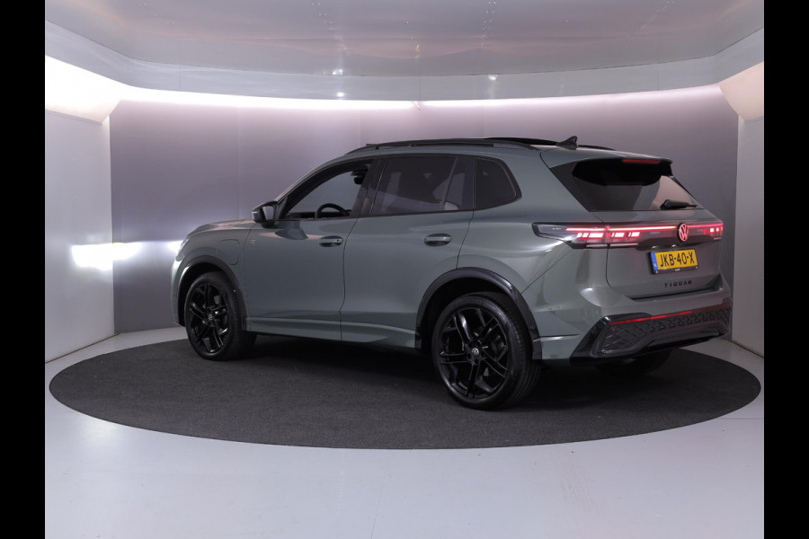Volkswagen Tiguan 1.5 eHybrid R-Line Edition 204 pk Automaat (DSG) | Verlengde garantie | Navigatie | Panoramadak | Trekhaak (wegklapbaar) | Parkeersensoren (Park assist) | Rondomzicht camera | Black Style pakket | R-Line |