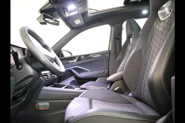 Volkswagen Tiguan 1.5 eHybrid R-Line Edition 204 pk Automaat (DSG) | Verlengde garantie | Navigatie | Panoramadak | Trekhaak (wegklapbaar) | Parkeersensoren (Park assist) | Rondomzicht camera | Black Style pakket | R-Line |