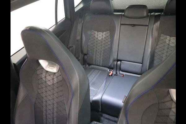 Volkswagen Tiguan 1.5 eHybrid R-Line Edition 204 pk Automaat (DSG) | Verlengde garantie | Navigatie | Panoramadak | Trekhaak (wegklapbaar) | Parkeersensoren (Park assist) | Rondomzicht camera | Black Style pakket | R-Line |