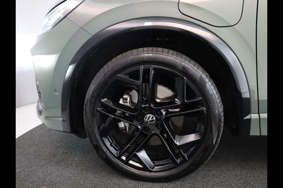 Volkswagen Tiguan 1.5 eHybrid R-Line Edition 204 pk Automaat (DSG) | Verlengde garantie | Navigatie | Panoramadak | Trekhaak (wegklapbaar) | Parkeersensoren (Park assist) | Rondomzicht camera | Black Style pakket | R-Line |
