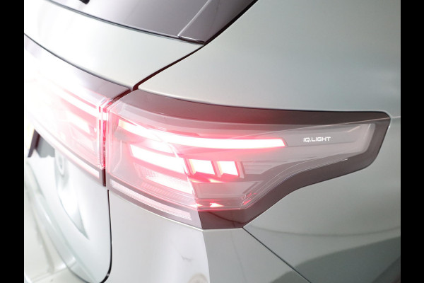 Volkswagen Tiguan 1.5 eHybrid R-Line Edition 204 pk Automaat (DSG) | Verlengde garantie | Navigatie | Panoramadak | Trekhaak (wegklapbaar) | Parkeersensoren (Park assist) | Rondomzicht camera | Black Style pakket | R-Line |