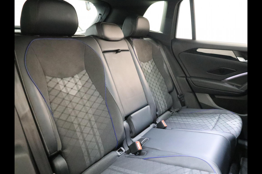 Volkswagen Tiguan 1.5 eHybrid R-Line Edition 204 pk Automaat (DSG) | Verlengde garantie | Navigatie | Panoramadak | Trekhaak (wegklapbaar) | Parkeersensoren (Park assist) | Rondomzicht camera | Black Style pakket | R-Line |