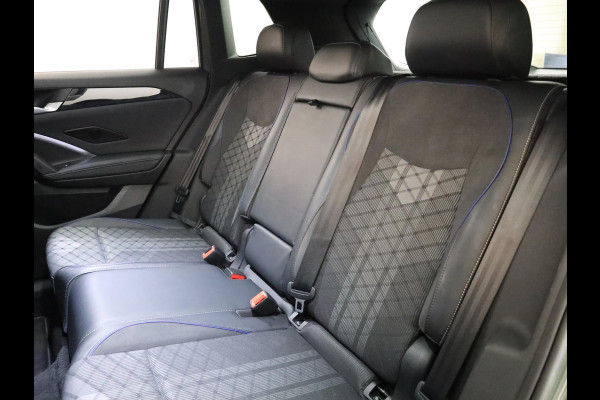 Volkswagen Tiguan 1.5 eHybrid R-Line Edition 204 pk Automaat (DSG) | Verlengde garantie | Navigatie | Panoramadak | Trekhaak (wegklapbaar) | Parkeersensoren (Park assist) | Rondomzicht camera | Black Style pakket | R-Line |